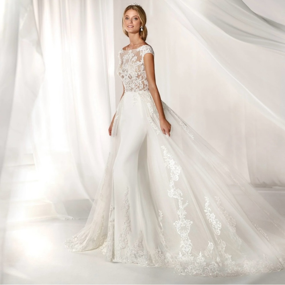 Pronovias Elegant White Lace Wedding Dress